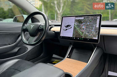 Седан Tesla Model 3 2017 в 