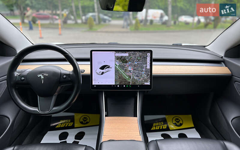 Седан Tesla Model 3 2017 в Львове
