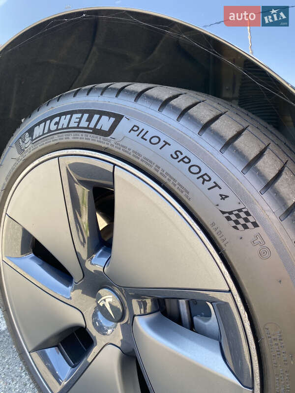 Седан Tesla Model 3 2021 в Києві