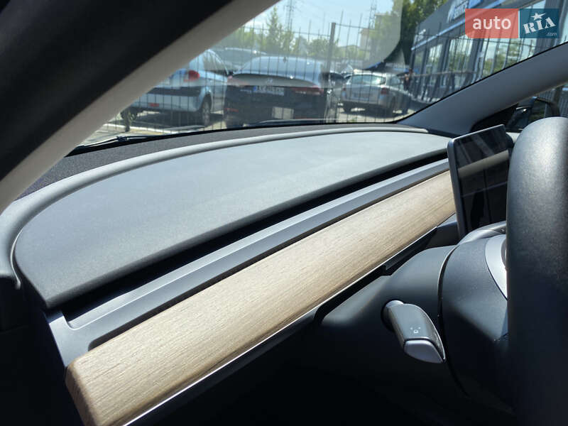 Седан Tesla Model 3 2021 в Києві