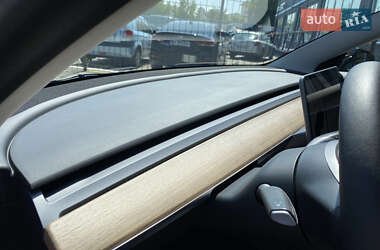 Седан Tesla Model 3 2021 в 