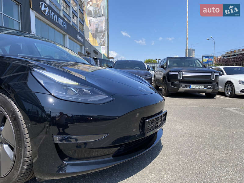 Седан Tesla Model 3 2021 в Києві