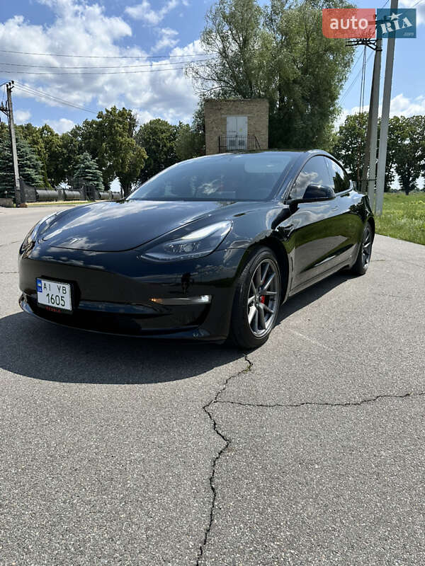 Седан Tesla Model 3 2021 в 