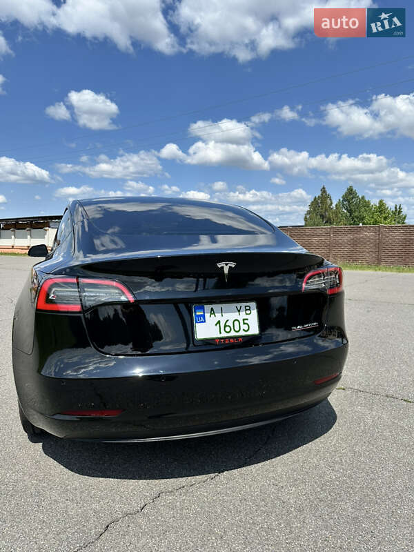 Седан Tesla Model 3 2021 в Киеве