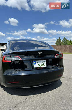 Седан Tesla Model 3 2021 в 