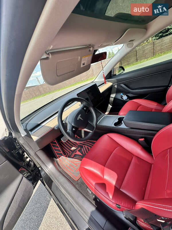 Седан Tesla Model 3 2021 в Киеве