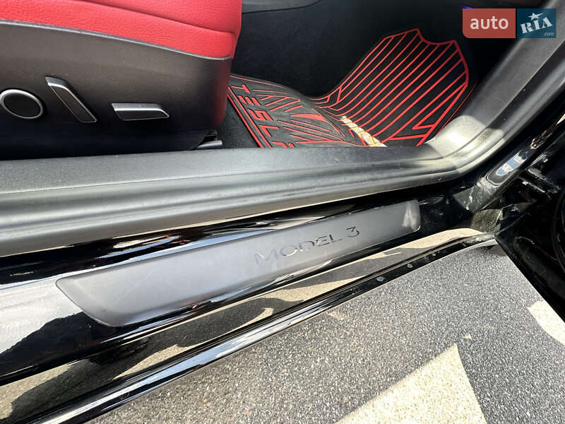 Седан Tesla Model 3 2021 в Киеве