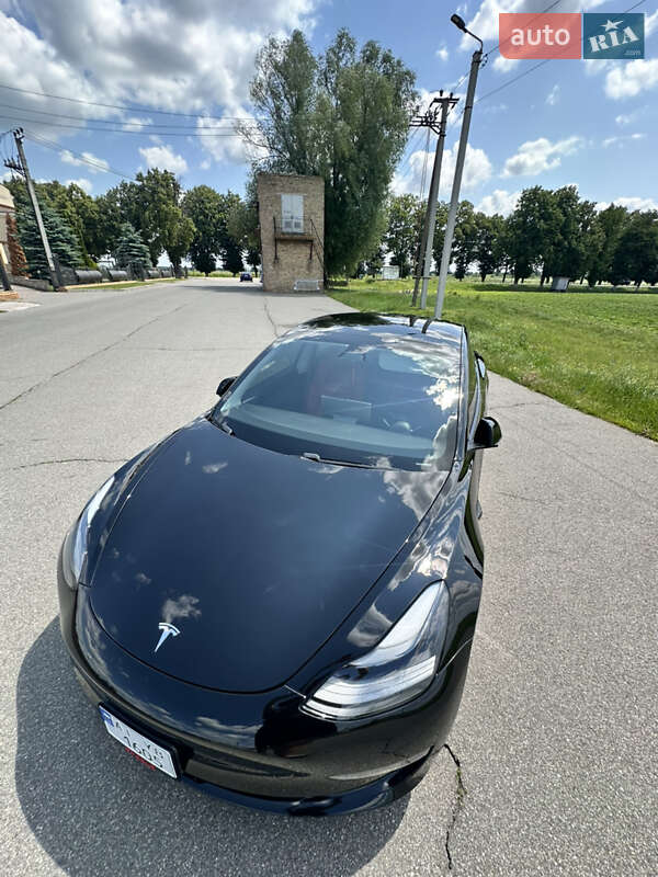 Седан Tesla Model 3 2021 в Киеве