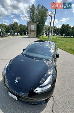 Седан Tesla Model 3 2021 в 