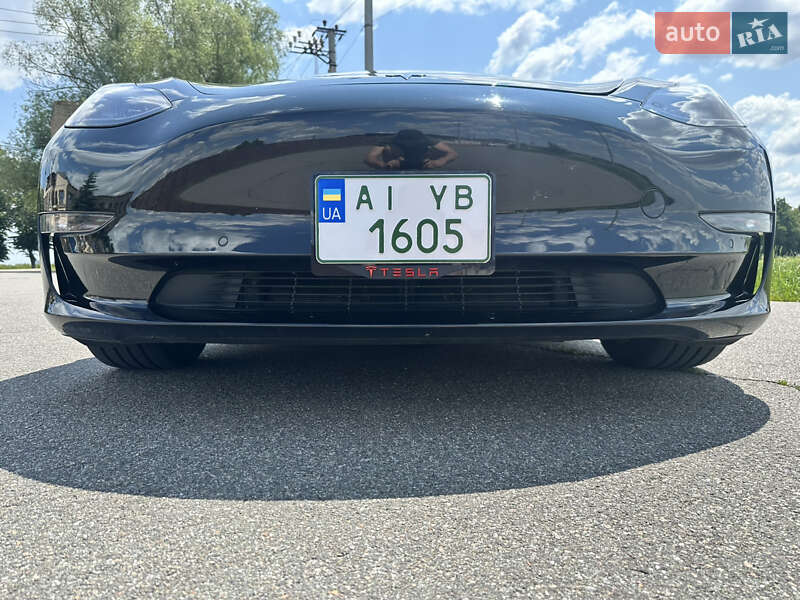 Седан Tesla Model 3 2021 в Киеве