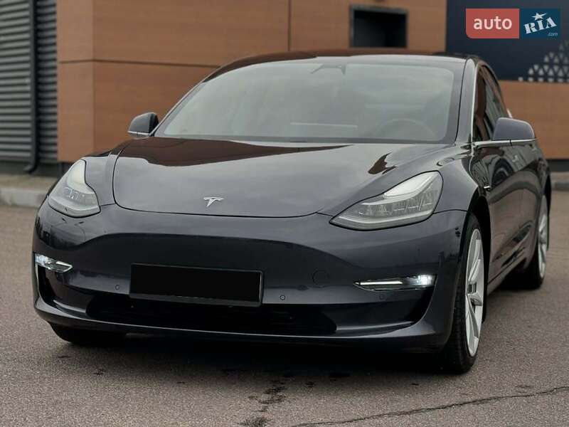 Седан Tesla Model 3 2019 в Киеве