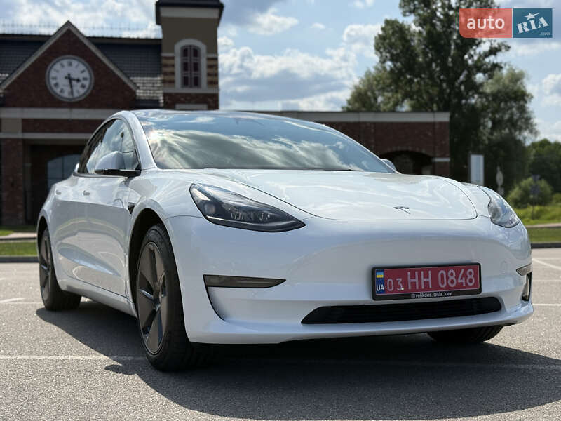 Седан Tesla Model 3 2023 в Киеве