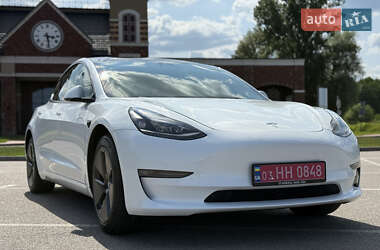Седан Tesla Model 3 2023 в 