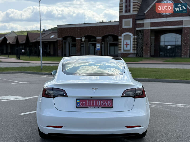Седан Tesla Model 3 2023 в Киеве