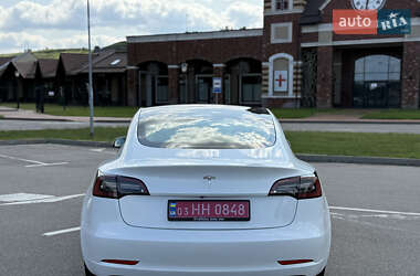Седан Tesla Model 3 2023 в 