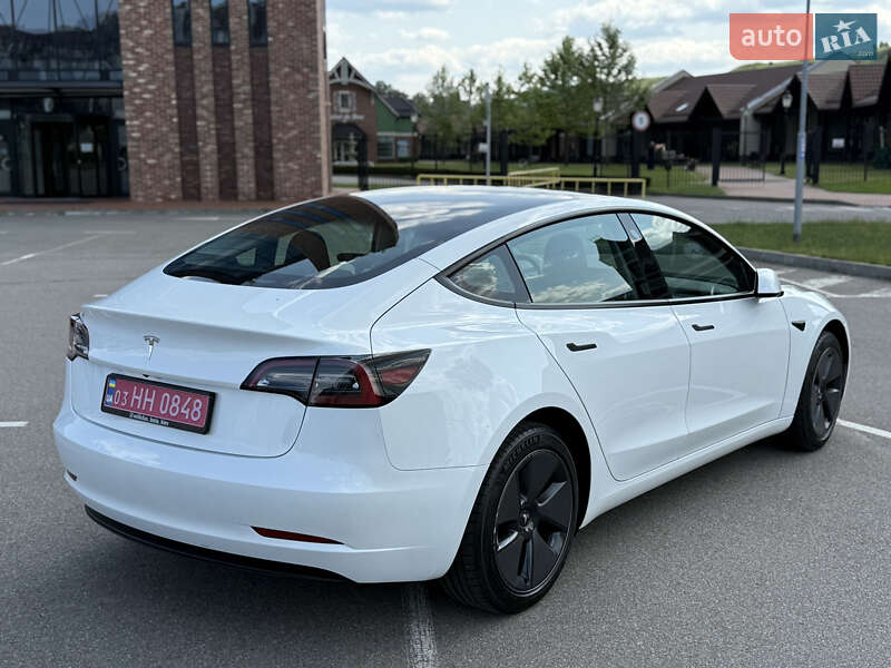 Седан Tesla Model 3 2023 в Киеве