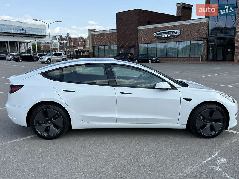 Седан Tesla Model 3 2023 в Киеве