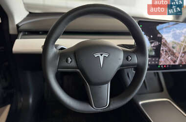 Седан Tesla Model 3 2020 в 