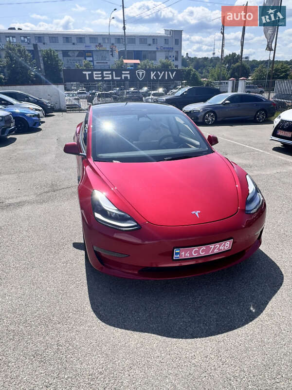 Седан Tesla Model 3 2023 в Киеве