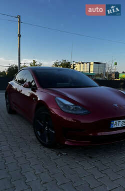 Седан Tesla Model 3 2021 в 