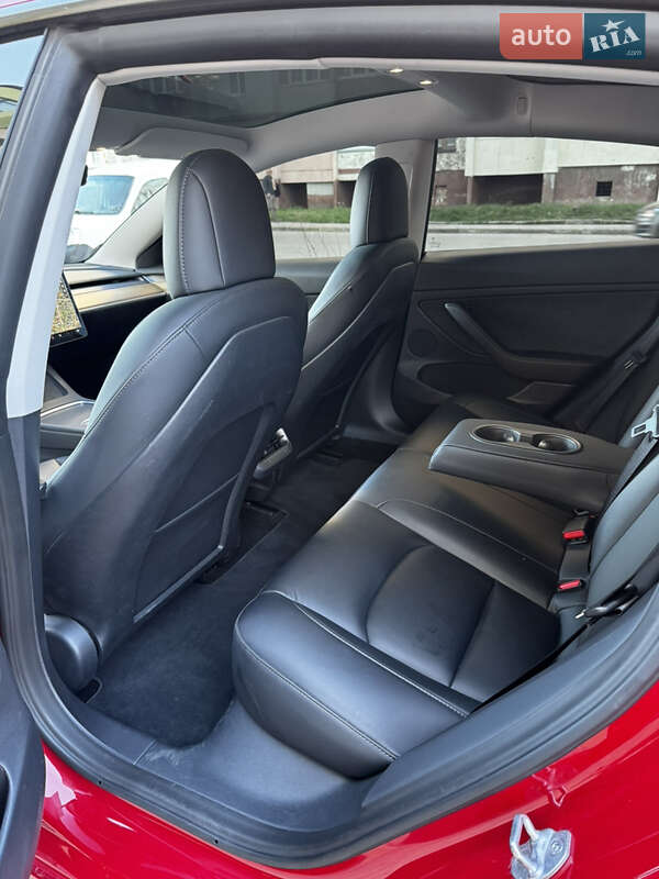 Седан Tesla Model 3 2021 в Львове
