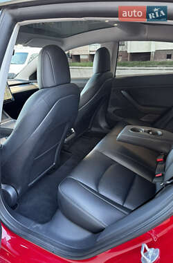 Седан Tesla Model 3 2021 в 