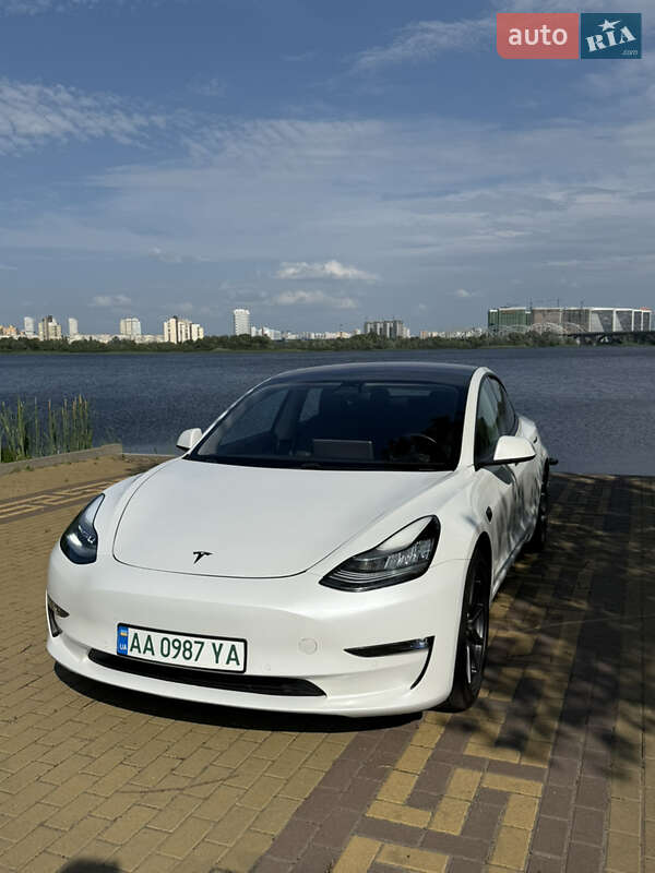Седан Tesla Model 3 2019 в Киеве