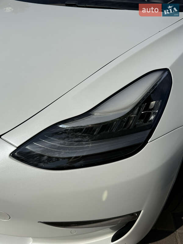 Седан Tesla Model 3 2019 в Киеве