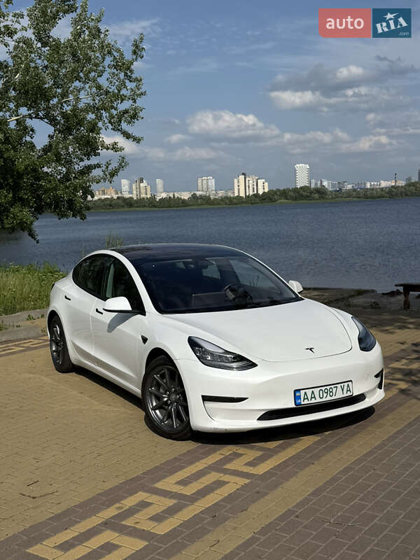 Седан Tesla Model 3 2019 в Киеве