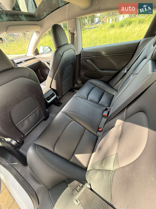 Седан Tesla Model 3 2019 в Киеве