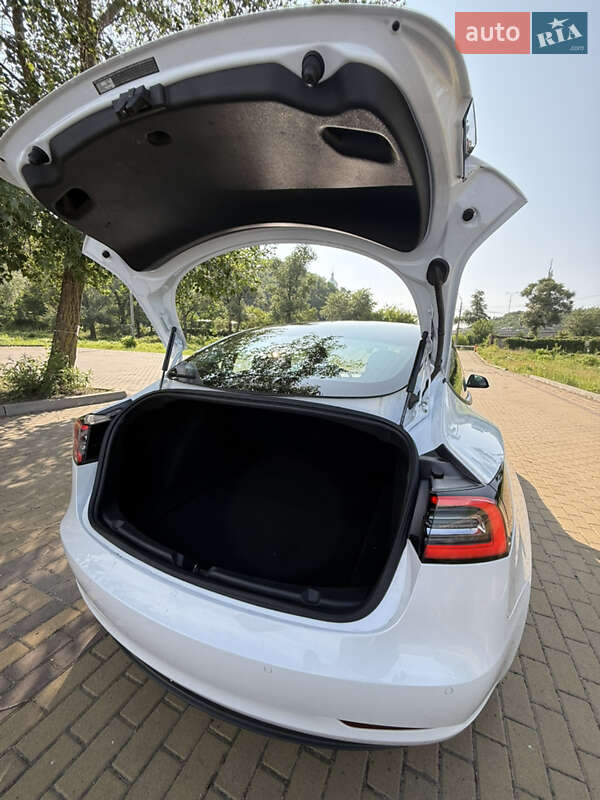 Седан Tesla Model 3 2019 в Киеве