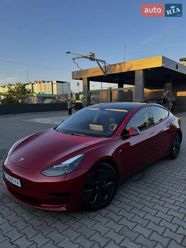 Седан Tesla Model 3 2021 в 