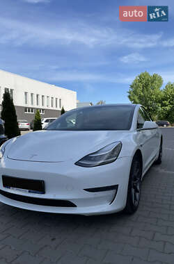 Седан Tesla Model 3 2019 в Чернівцях