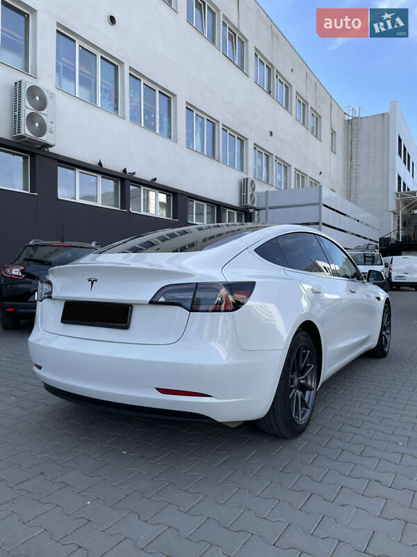 Седан Tesla Model 3 2019 в Черновцах