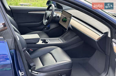 Седан Tesla Model 3 2022 в 