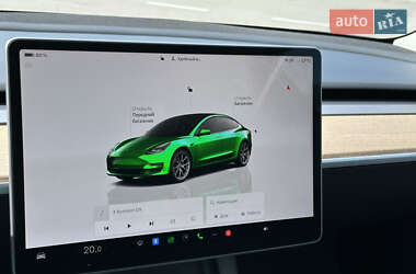Седан Tesla Model 3 2022 в 