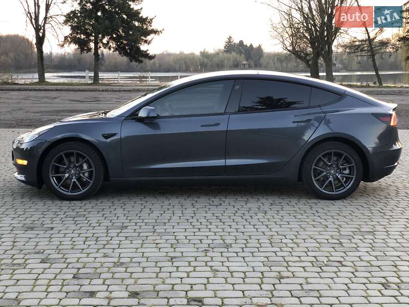 Седан Tesla Model 3 2022 в Луцке