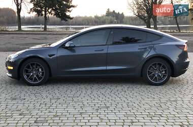 Седан Tesla Model 3 2022 в 