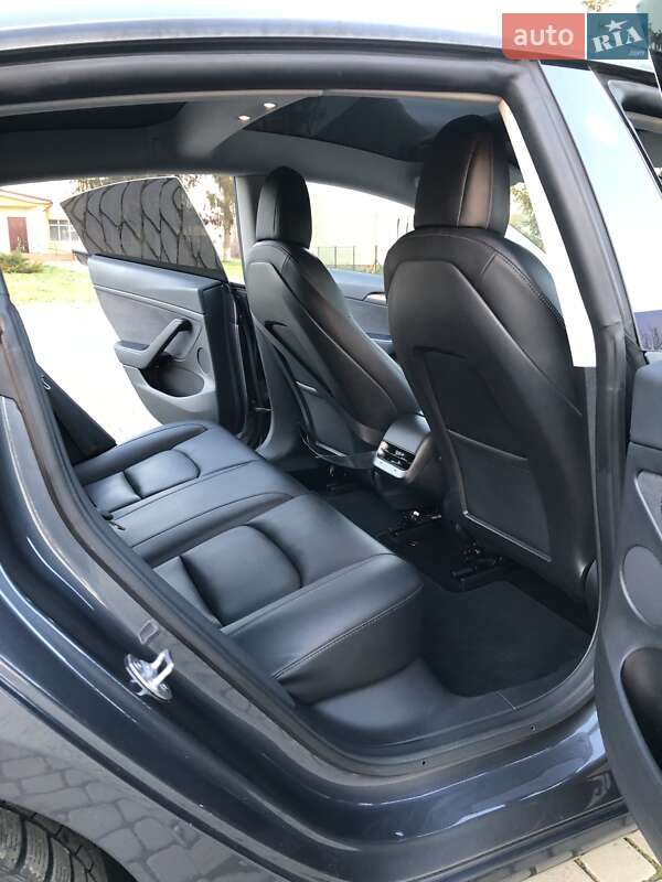 Седан Tesla Model 3 2022 в Луцке