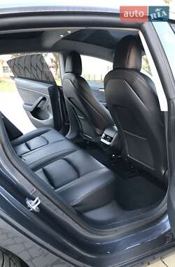 Седан Tesla Model 3 2022 в 