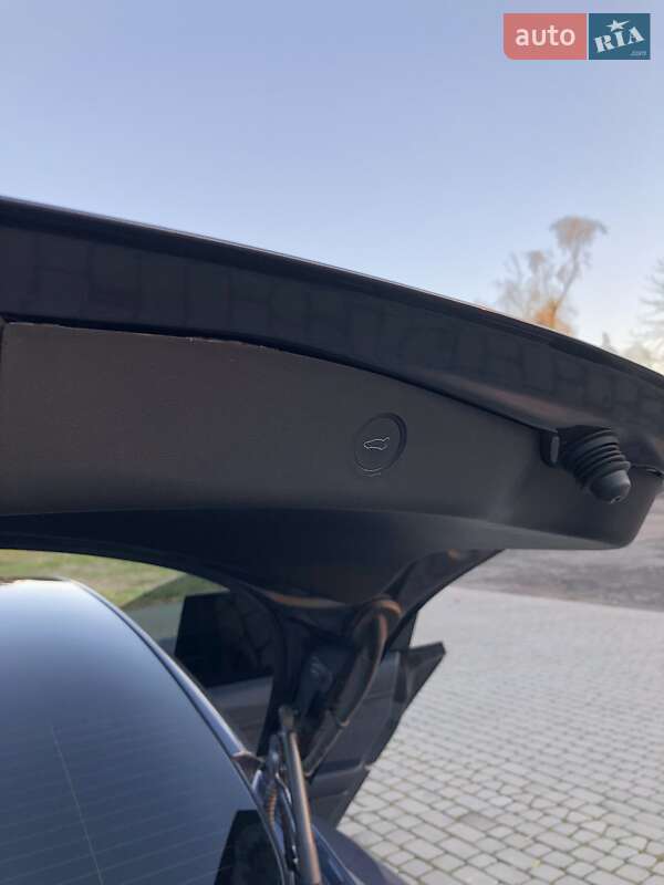 Седан Tesla Model 3 2022 в Луцке