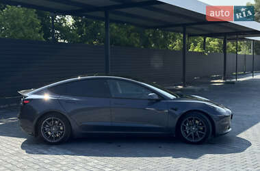 Седан Tesla Model 3 2022 в 