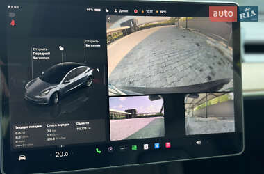 Седан Tesla Model 3 2022 в 