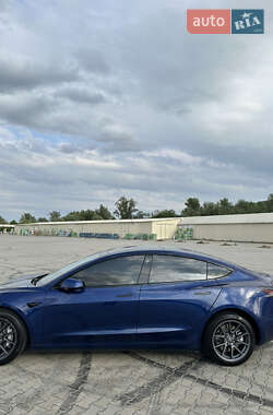 Седан Tesla Model 3 2021 в 