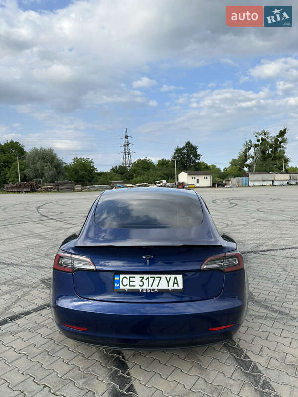 Седан Tesla Model 3 2021 в Черновцах