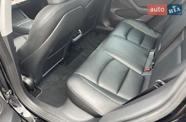 Седан Tesla Model 3 2023 в 