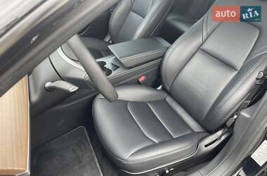 Седан Tesla Model 3 2023 в 