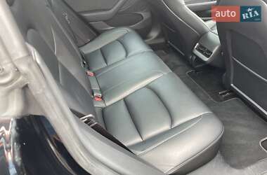 Седан Tesla Model 3 2023 в 