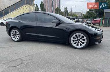 Седан Tesla Model 3 2023 в 