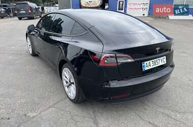 Седан Tesla Model 3 2023 в 